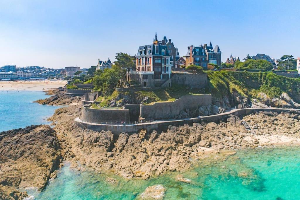 Michel Dinan Exterior photo